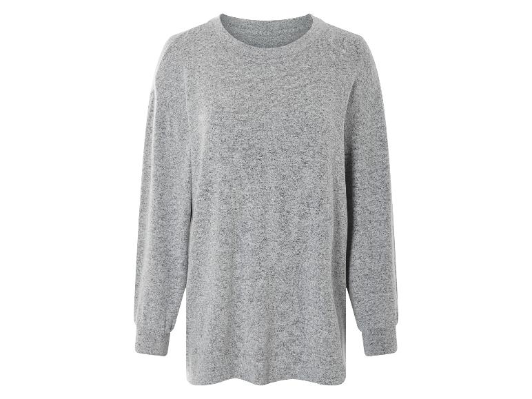 Een grijze trui met lange mouwen.