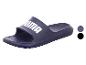 Blauwe zwembadslippers met wit logo, met blauwe en zwarte kleuropties.