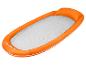 Oranje opblaasbaar drijvend ligbed met gaas.