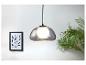 Moderne hanglamp met rookglas kap.