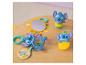 Stitch-thema babyspeelgoed, inclusief rammelaars en een spiegel.