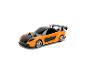 Oranje en zwarte modelauto met spoiler