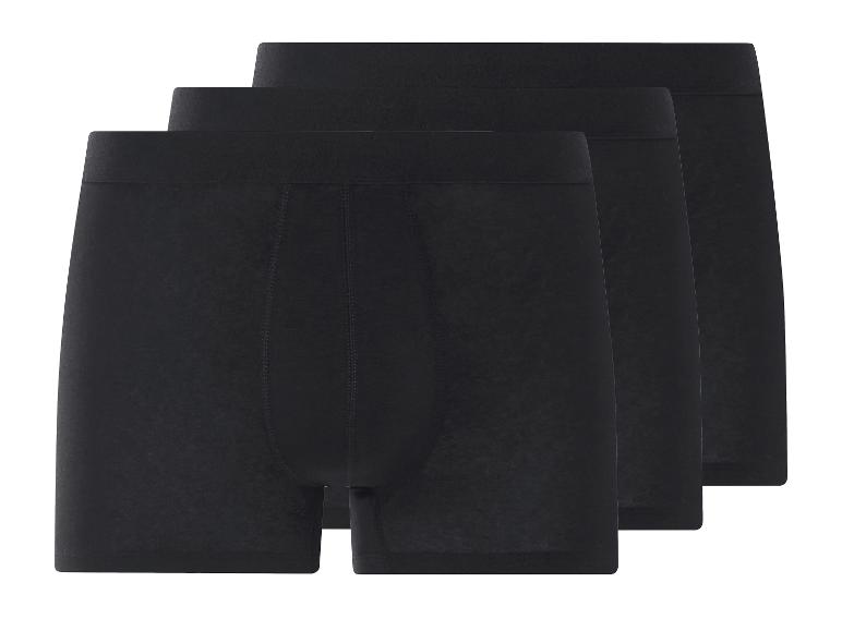 Drie zwarte boxershorts.