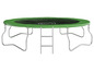 Een groene trampoline met een ladder.