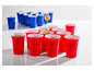 Rode en blauwe plastic bekers voor bierpong.