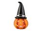 Halloween pompoen decoratie met heksenhoed en een gloeiende kaars erin
