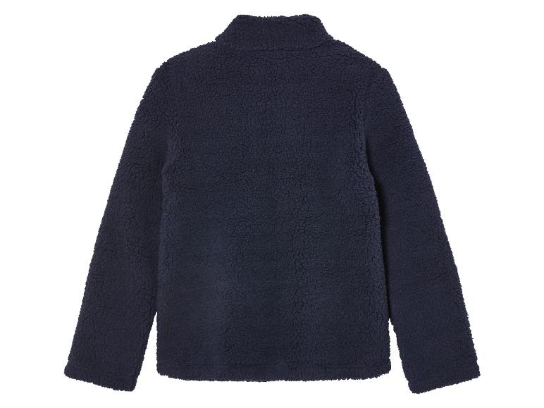 Een donkerblauwe fleecejas met lange mouwen.