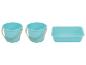 Twee turquoise emmers en een turquoise rechthoekige teil.