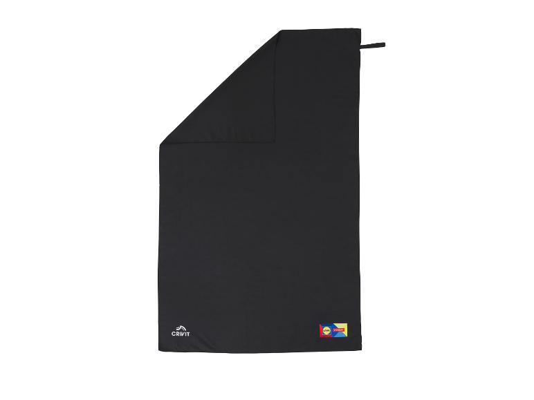 Zwarte Crivit sport handdoek met Lidl Trek logo.