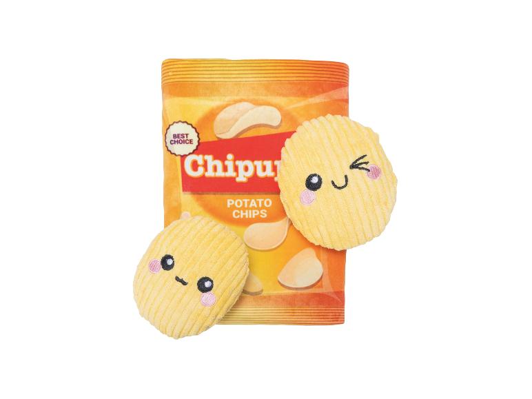Zak chips met twee schattige pluchen chipspeeltjes.