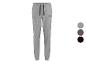 Grijze heren joggingbroek met een zwart trekkoord en een klein zwart logo op de linkerdij.