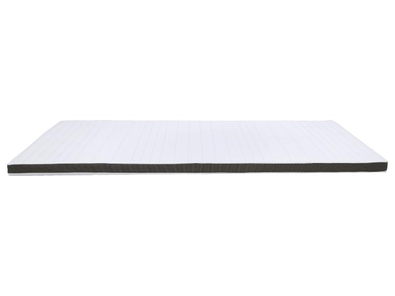 Witte matrastopper met een zwarte rand.
