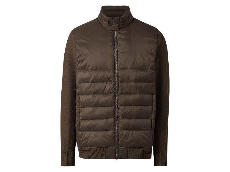 Een bruin gewatteerd jack met gebreide mouwen.