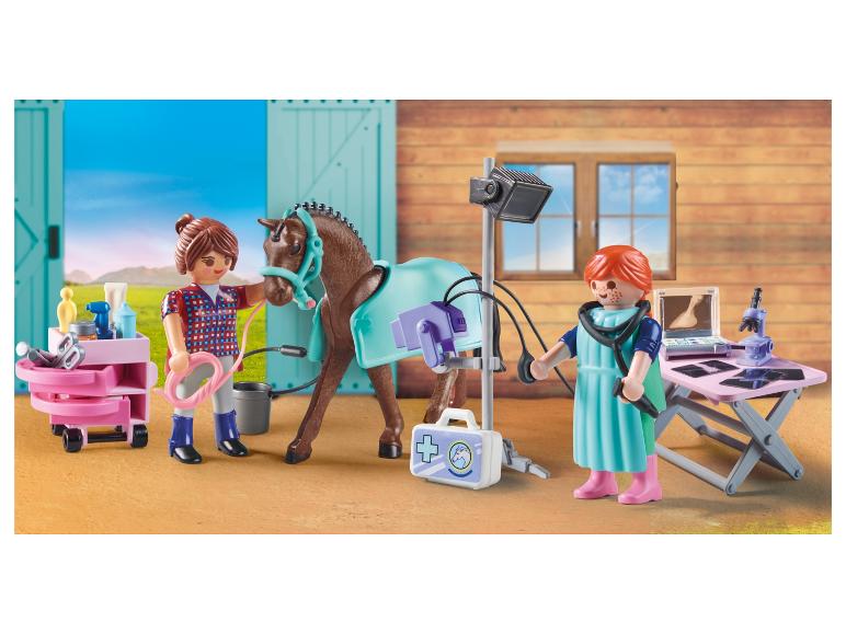 Playmobil paardenarts set met twee figuren, een paard en medische apparatuur.