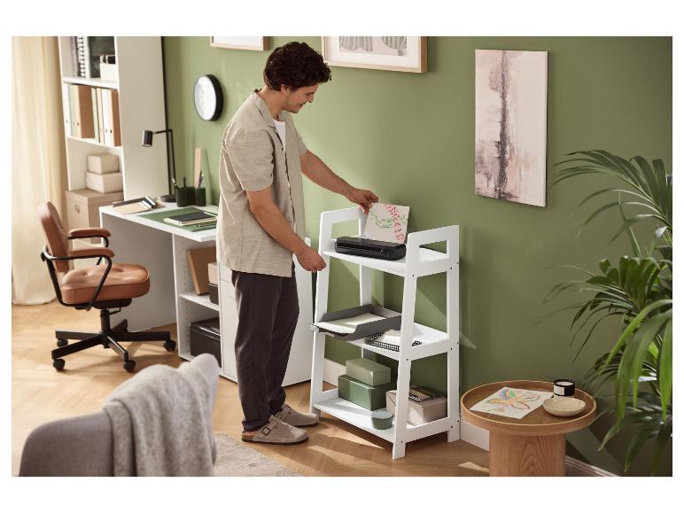 LIVARNO home Wit rek met drie planken in een werkkamer thuis.