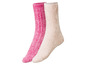 Twee paar zachte wollen sokken in roze en beige.