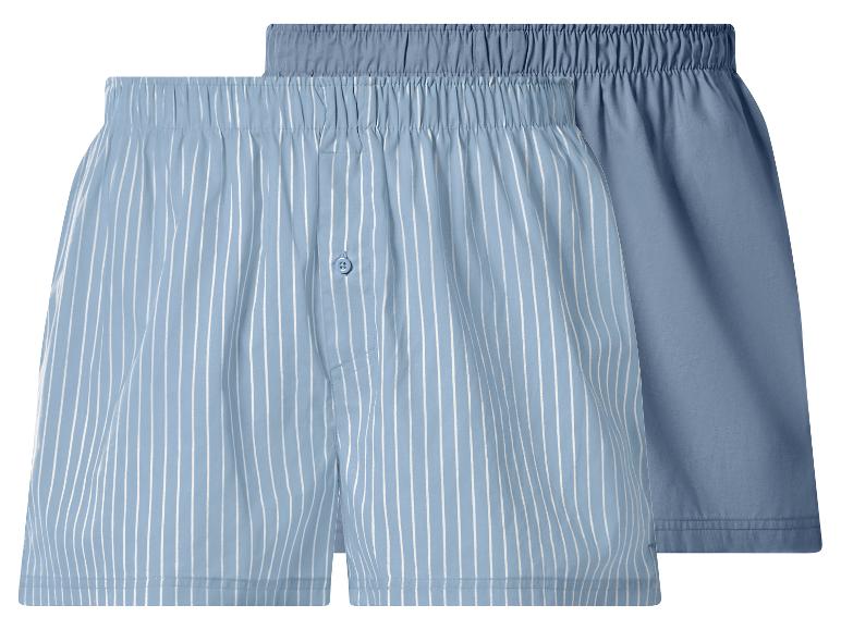 Twee blauwe boxershorts, één gestreept en één effen.
