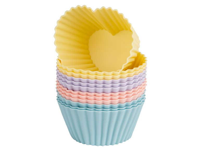 Stapel pastelkleurige siliconen muffinvormen
