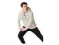 Man in beige hoodie en zwarte joggingbroek rekt zich uit.