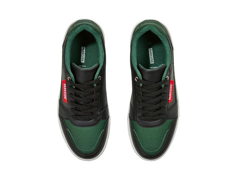 Paar zwarte en groene Parkside sneakers met zwarte veters, bovenaanzicht.
