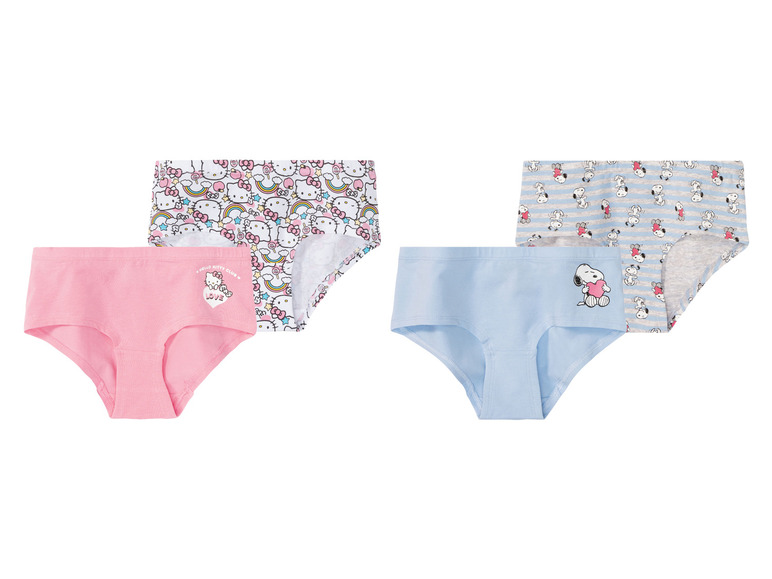 Een set van vier meisjesonderbroeken met Hello Kitty en Snoopy print.