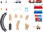Houten speelgoedtreinset met voetbalthema, inclusief rails, trein, figuren en accessoires.
