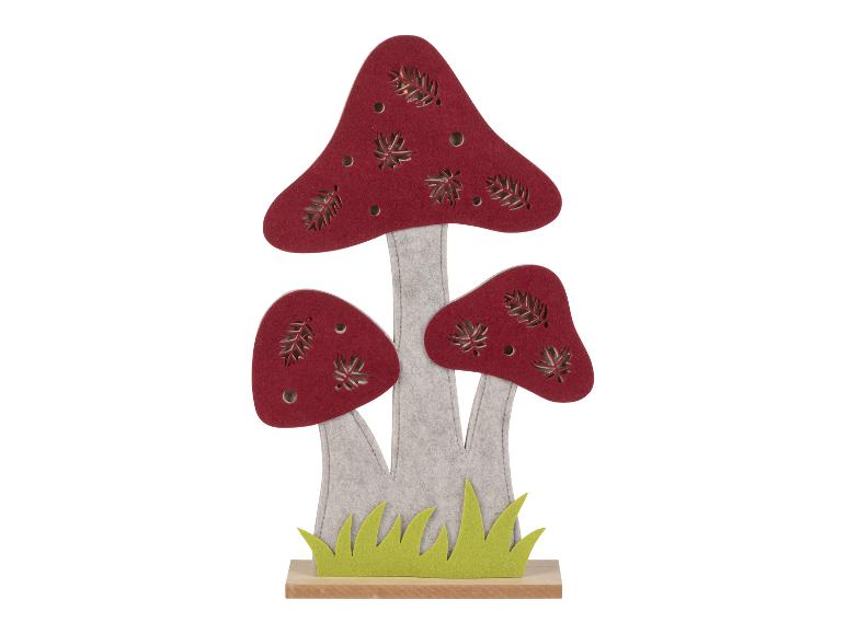 Vilt decoratie in de vorm van paddenstoelen.