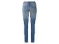 Damesjeans met lichtblauwe en donkerblauwe ombré-look.