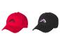 Rode en zwarte baseballcaps met een gestileerd logo.