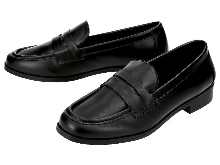 Zwarte leren dames loafers.