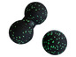 Twee massageballen met groene stippen voor spierherstel.