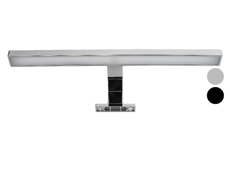 Chromen LED-wandlamp met een horizontale balk en een centrale ondersteuning.