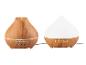 Twee lichte houten aromadiffusers, één met stoom en de andere verlicht.