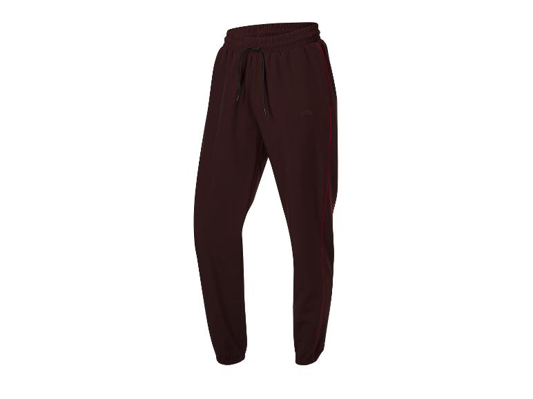 Donkerbruine joggingbroek met rode strepen.