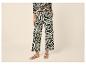 Zwart-wit gestreepte broek en top set met platte sandalen