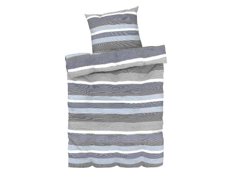 Blauw-grijs gestreept beddengoed.