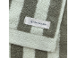 Gestreept handdoek in grijs en wit met een klein label.