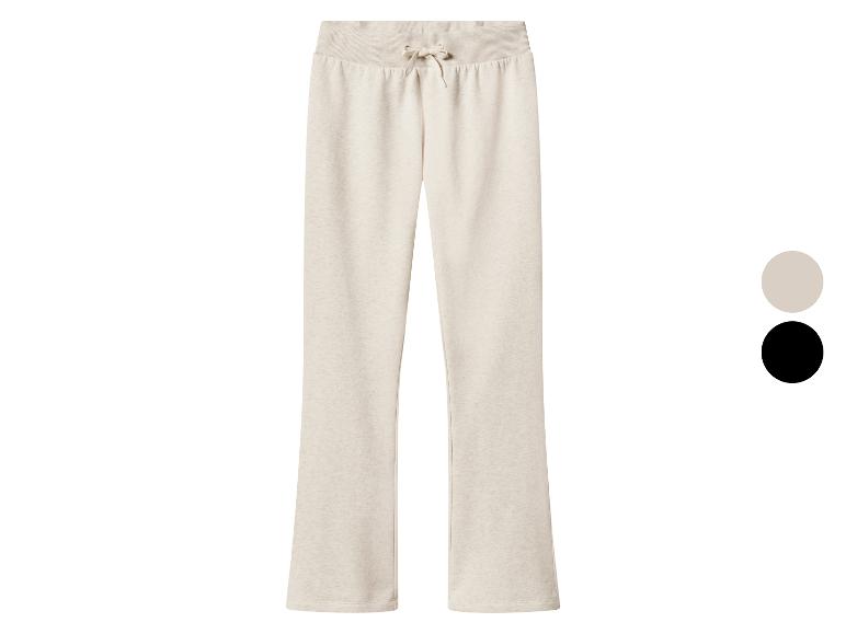Beige dames joggingbroek met rechte pijpen en trekkoord in de taille.