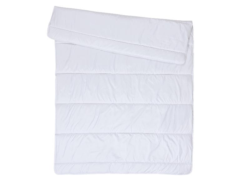 Wit dekbed met gewatteerde strepen