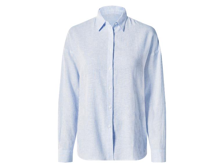 Blauwe damesblouse met fijne witte strepen, lange mouwen en knopen.