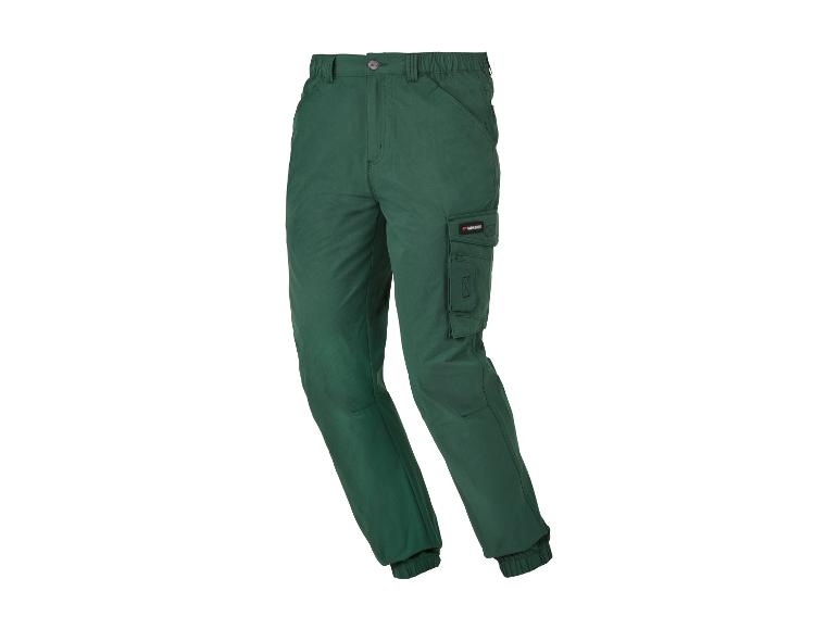 Groene heren werkbroek met zakken en een elastische tailleband.