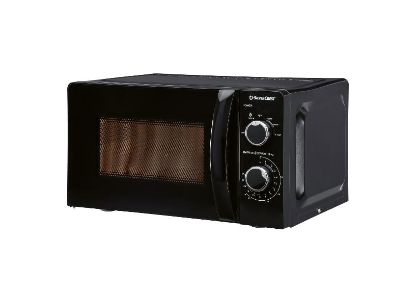 Zwarte Silvercrest magnetron met analoge vermogens- en timerbediening.