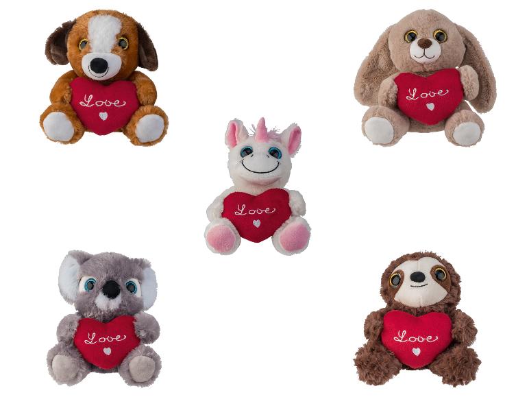 Pluche dieren, waaronder een hond, eenhoorn, koala en luiaard, met rode hartjes met 'Love' erop.