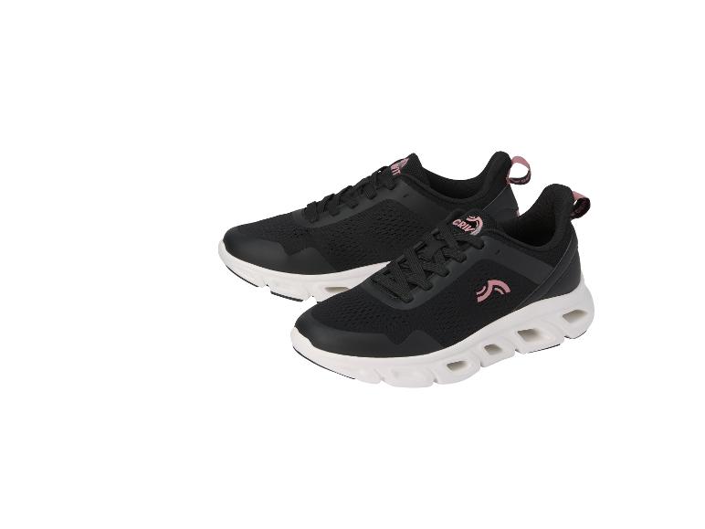 Twee zwarte Grivit sneakers met witte zolen, getoond op een witte achtergrond.