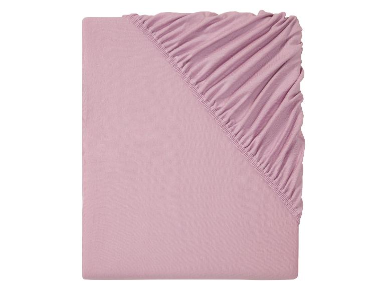 Roze hoeslaken met elastiek.