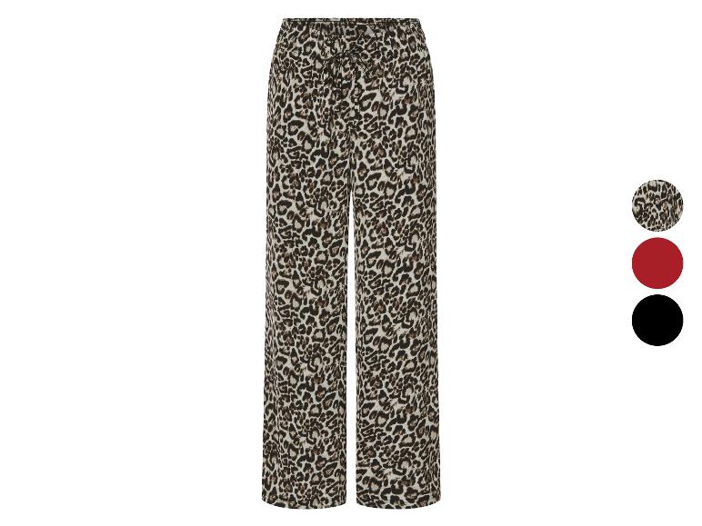 Wijde broek met luipaardprint, verkrijgbaar in drie kleuren.