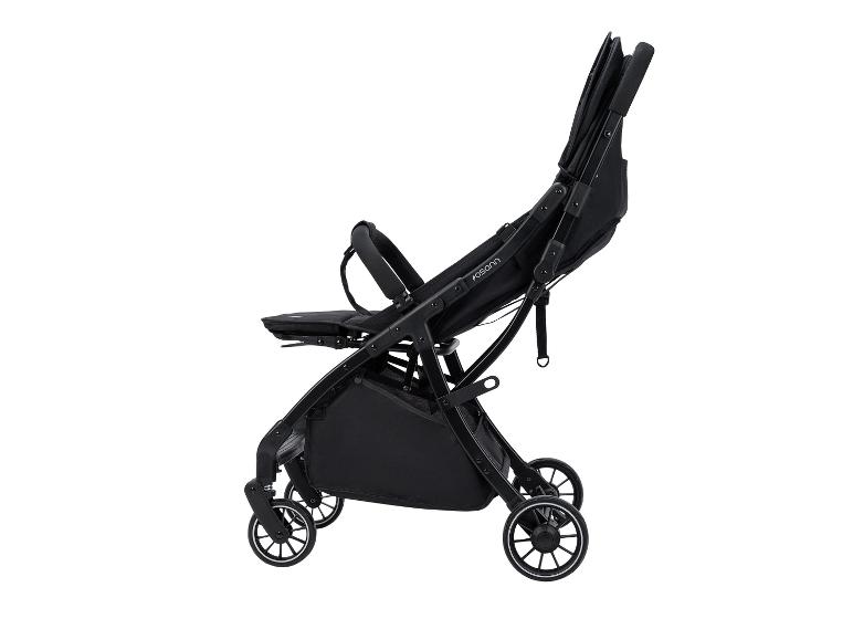 Ingeklapte zwarte Joovy kinderwagen.