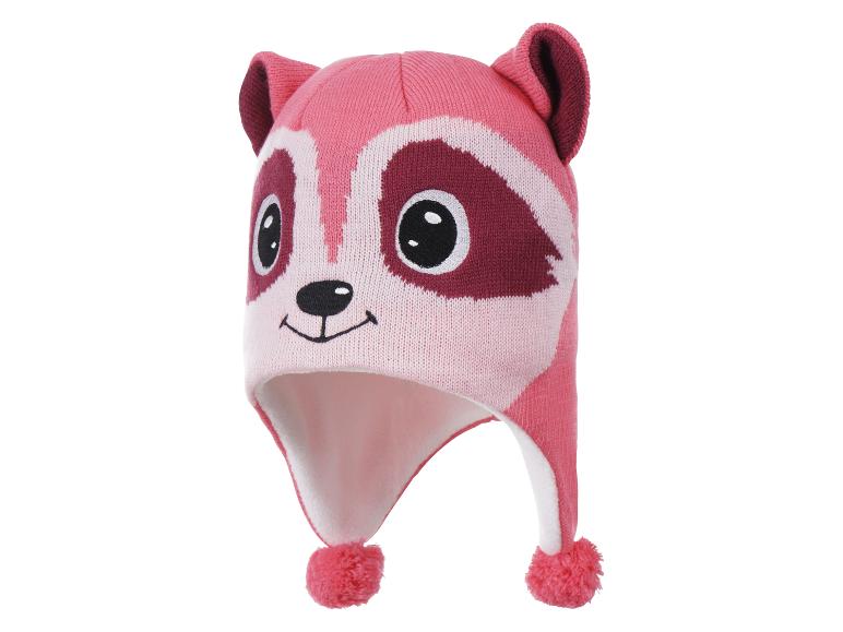 Roze gebreide kinderpet met wasbeergezicht en oorflappen
