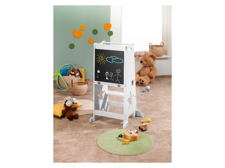 Een kindereazel met krukje, perfect om te tekenen en te spelen.