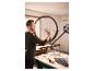 Man repareert een fiets met de PARKSIDE ringsteeksleutelset.